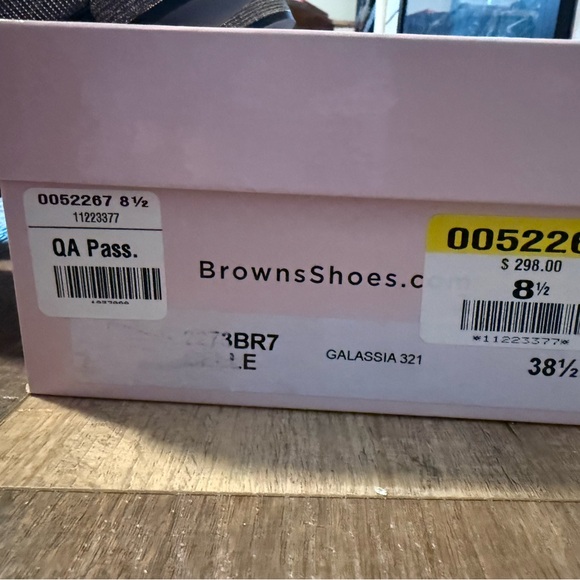 Shimmering Bow Detail Flats - Picture 10 of 12